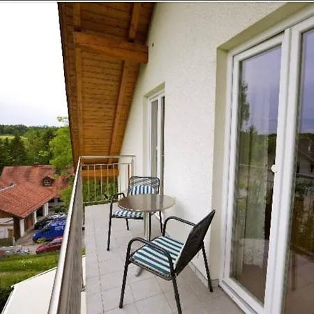 2 Bedroom With Balcony & Mountain View Near Munich Apartment